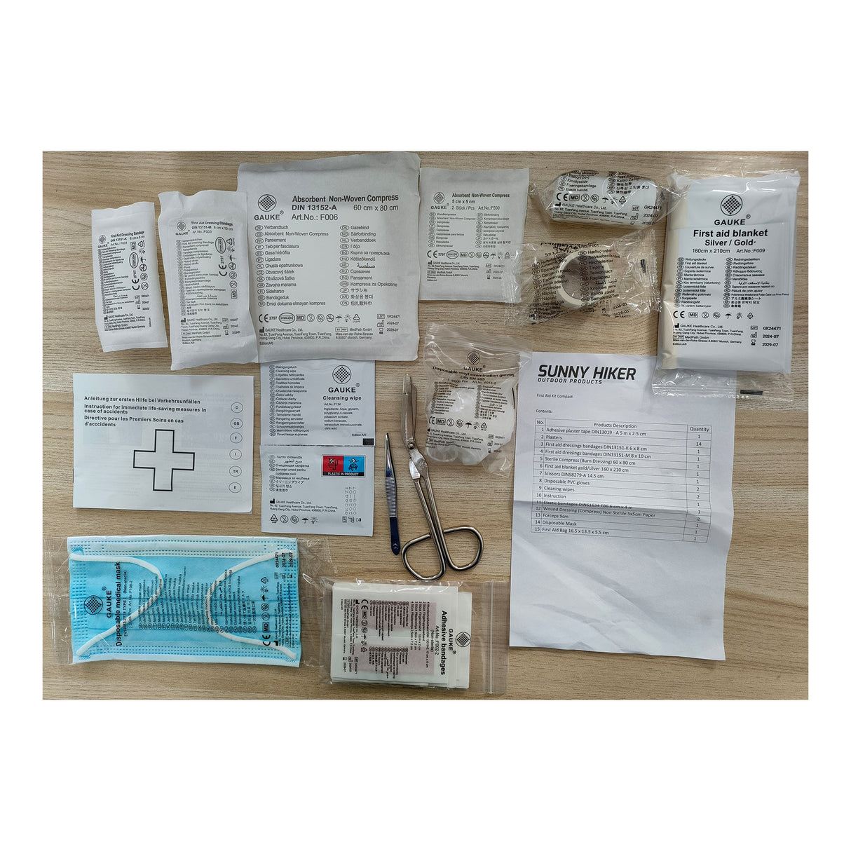 Sunny Hiker - Compact Førstehjælpstaske (33 dele) fra Sunny Hiker - billede nr. 2 hos GrejFreak.dk