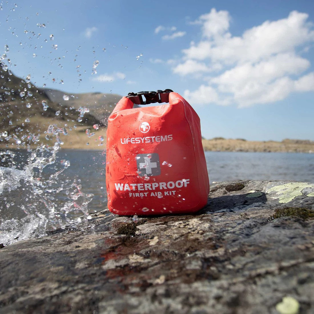 Lifesystems - Wasserdichte Erste-Hilfe-Tasche-Verpackte Erste-Hilfe-Sets-Lifesystems-GearFreak.de-5