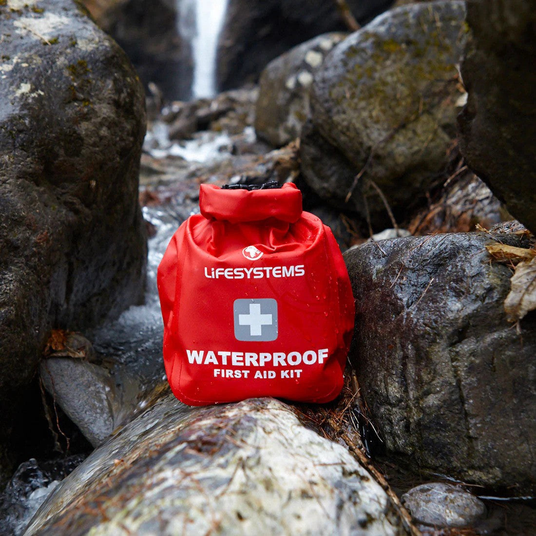 Lifesystems - Wasserdichte Erste-Hilfe-Tasche-Verpackte Erste-Hilfe-Sets-Lifesystems-GearFreak.de-6