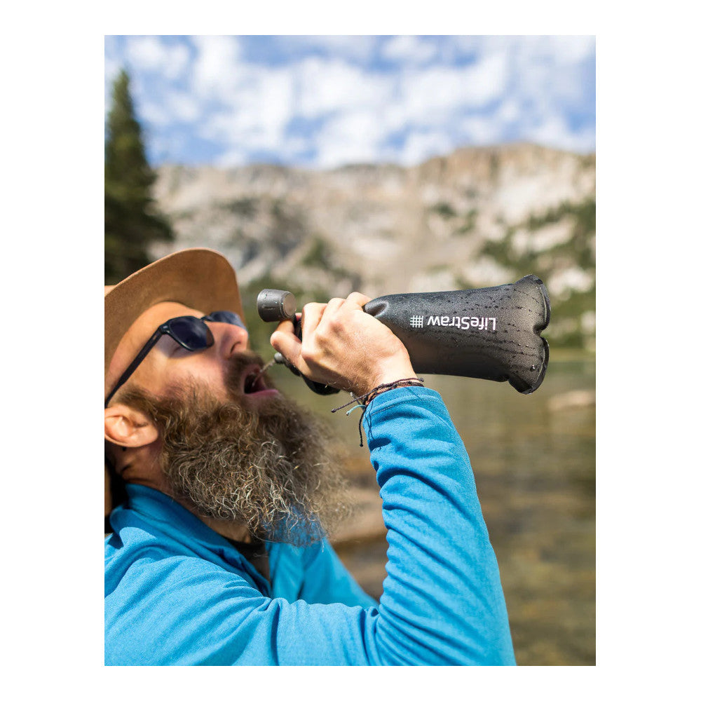 LifeStraw - Peak Squeeze Vandrensningsflaske 1L // Mørk Grå fra LifeStraw - billede nr. 2 hos GrejFreak.dk