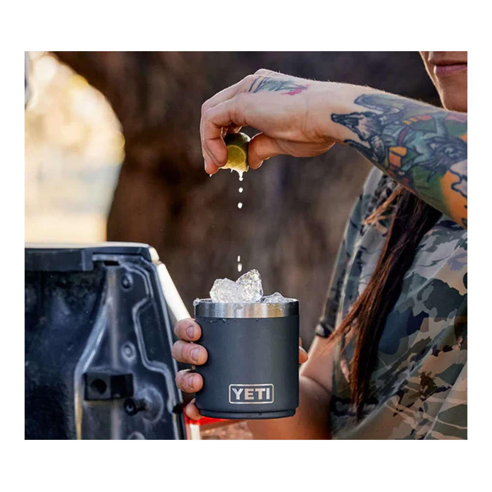 YETI - Rambler Lowball Kop 2.0 296ml // Navy fra YETI - billede nr. 8 hos GrejFreak.dk