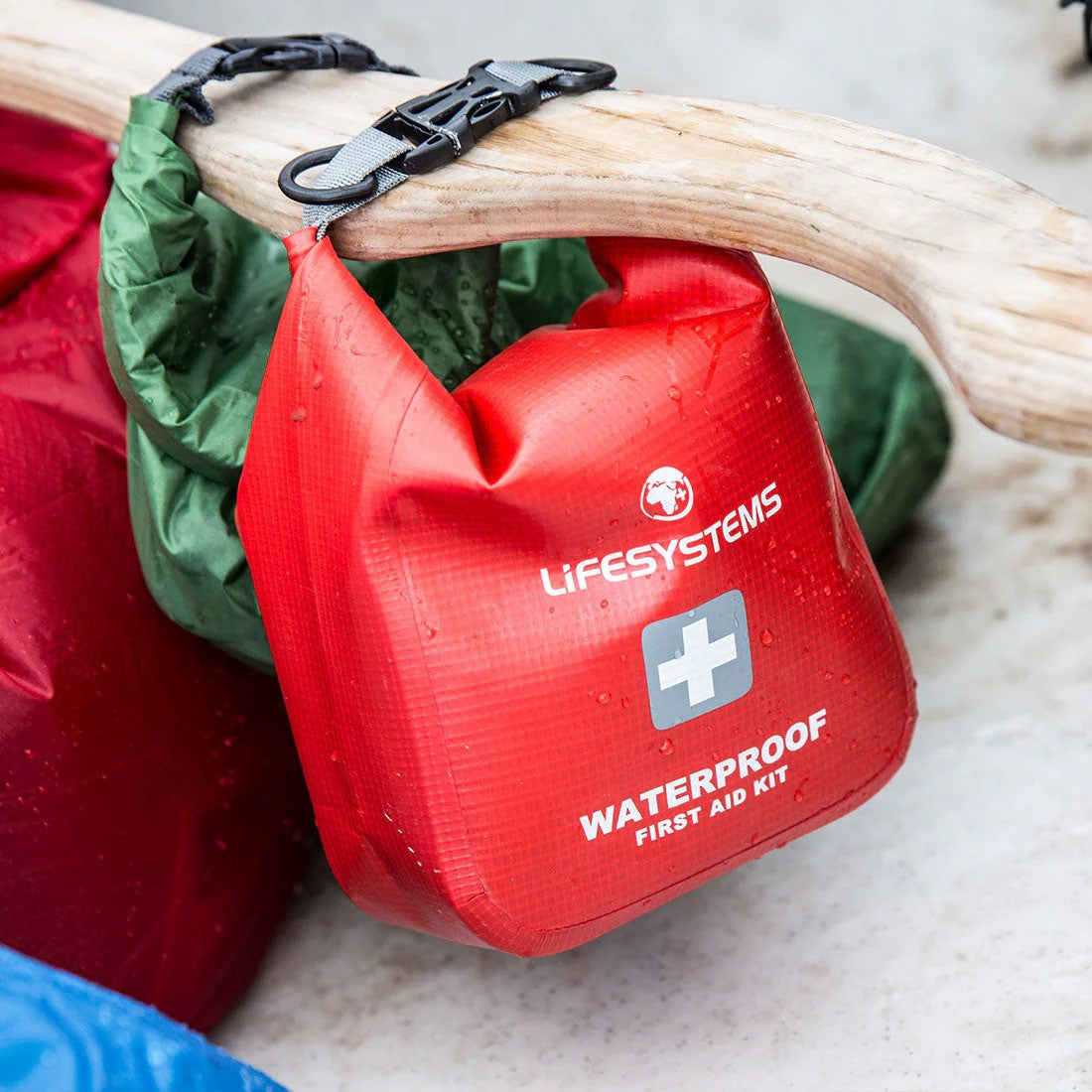 Lifesystems - Wasserdichte Erste-Hilfe-Tasche-Verpackte Erste-Hilfe-Sets-Lifesystems-GearFreak.de-7