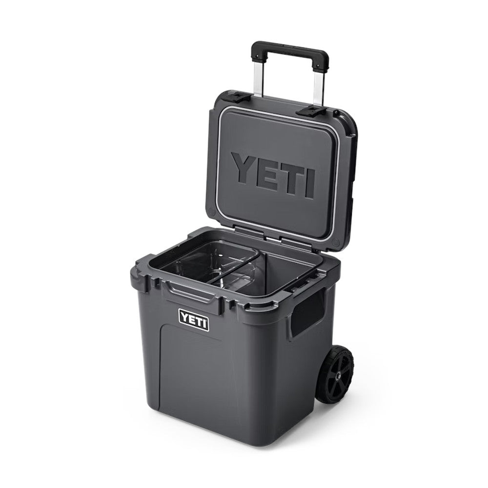 YETI - Roadie 48 Kühlbox auf Rädern // Grau-Kühltaschen & Kühlboxen-YETI-GearFreak.de-2