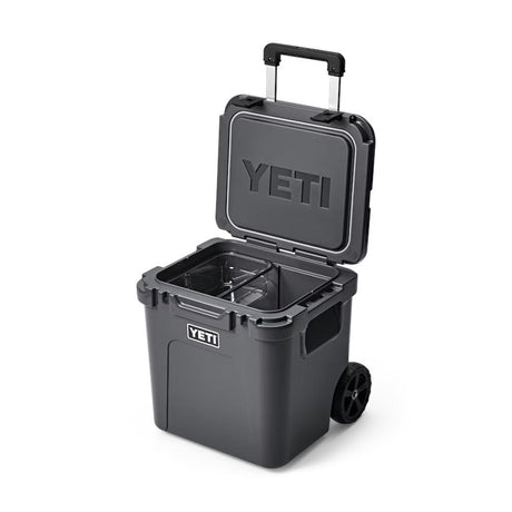 YETI - Roadie 48 Kühlbox auf Rädern // Grau-Kühltaschen & Kühlboxen-YETI-GearFreak.de-2