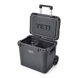 YETI - Roadie 60 Kühlbox auf Rädern // Grau-Kühltaschen & Kühlboxen-YETI-GearFreak.de-2
